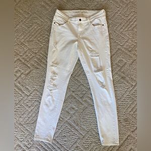 Women’s Old Navy rockstar mid-rise distressed white skinny jean size 12